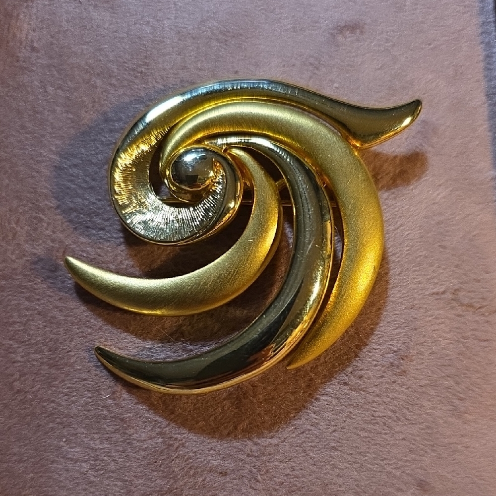 Vintage TORA  Gold-tone Brooch With Abstract Swirl Design
